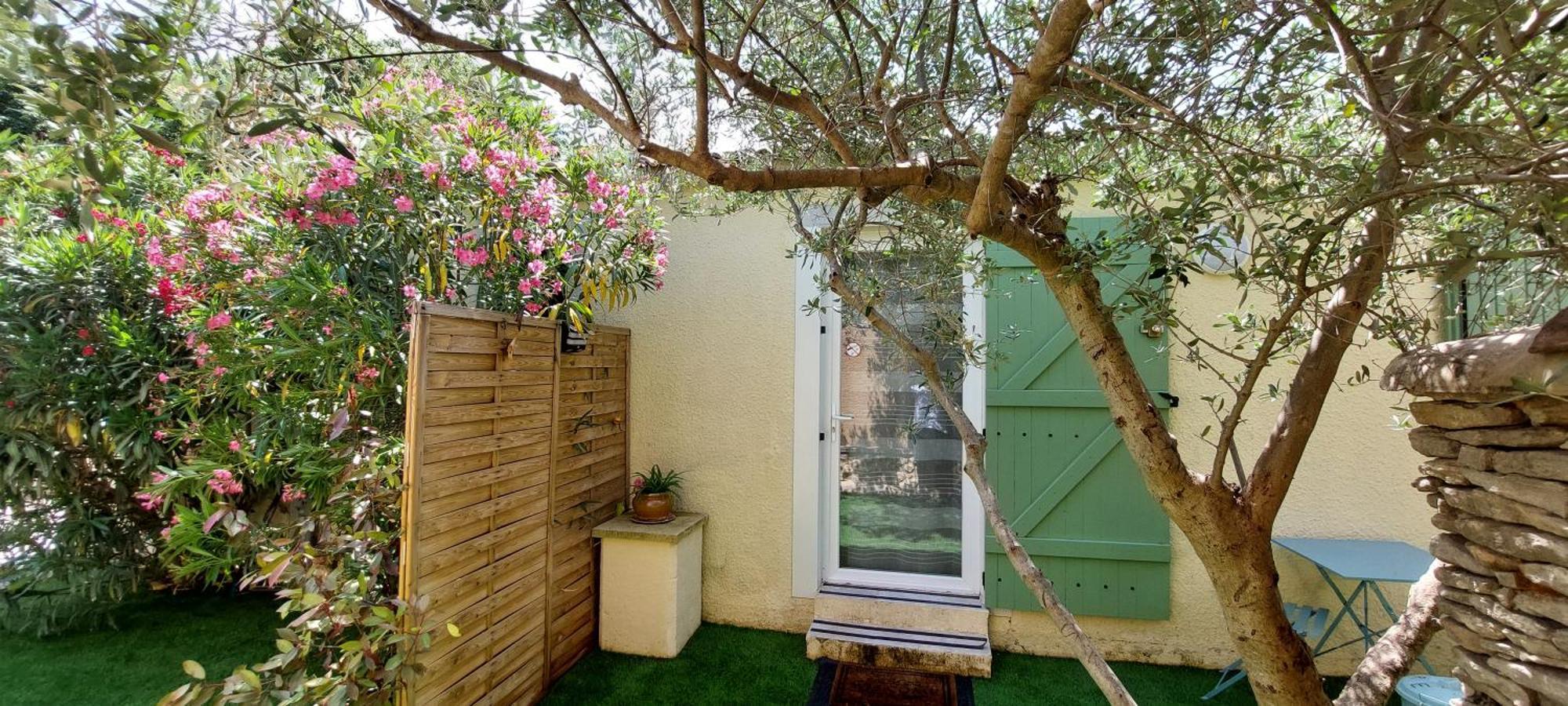 Gite De L'Olivier, Classe, Climatise, Jardin Avec Parking Gratuit Devant Le Logement Et A 5 Minutes Du Centre-Ville A Pied Л'Иль-сюр-ла-Сорг Экстерьер фото